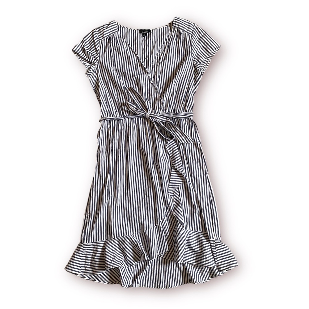 [Alyx] Striped Wrap Dress fits more like a medium very cute dress never worn